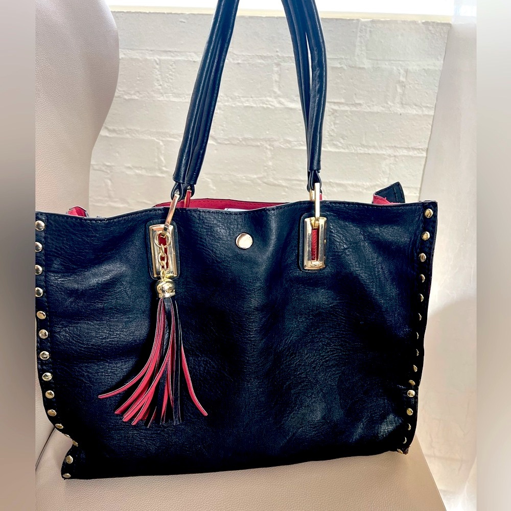 Mia K Farrow Handbag/ Tote Black with Gold Hardware